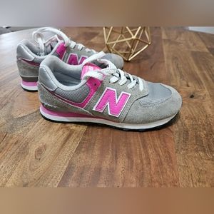 Big Kids US 2.5 New Balance shoes